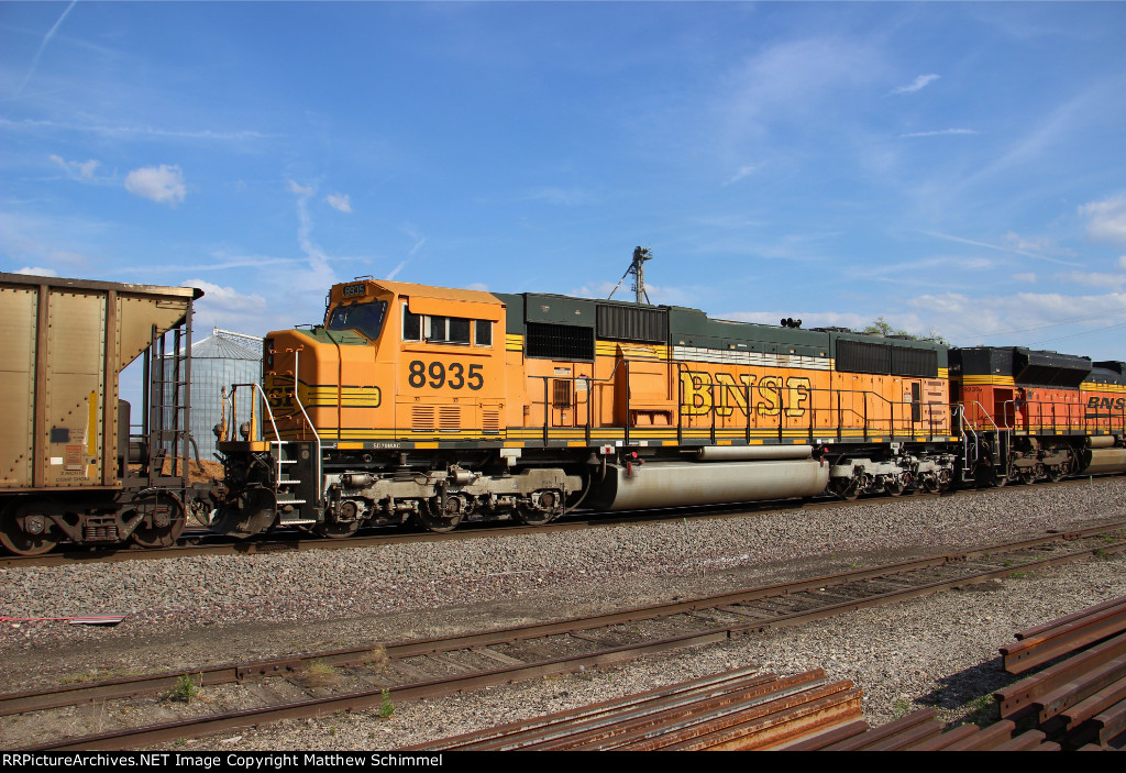 BNSF 8935